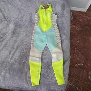 2mm wetsuit Billabong Sleeveless Fullsuit

Size 2